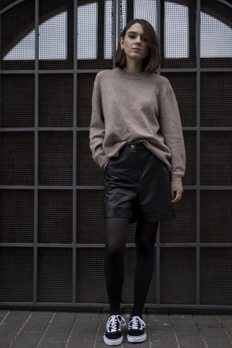 Galeria Szorty damskie BERMUDA SHORTS BLACK